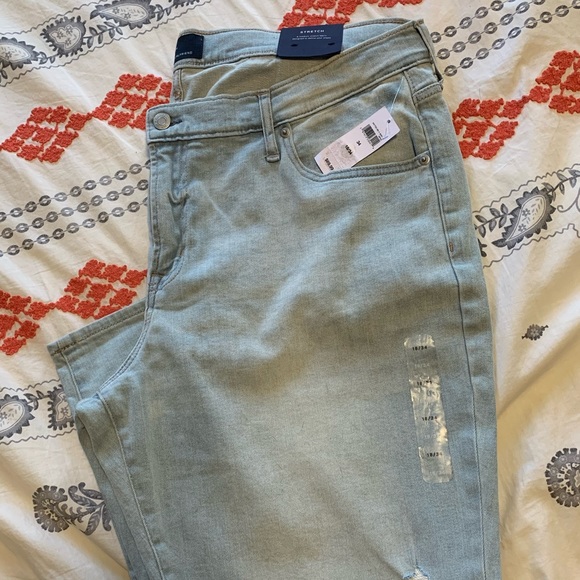 Plus Gap Girlfriend Jeans- NWT - Picture 3 of 8